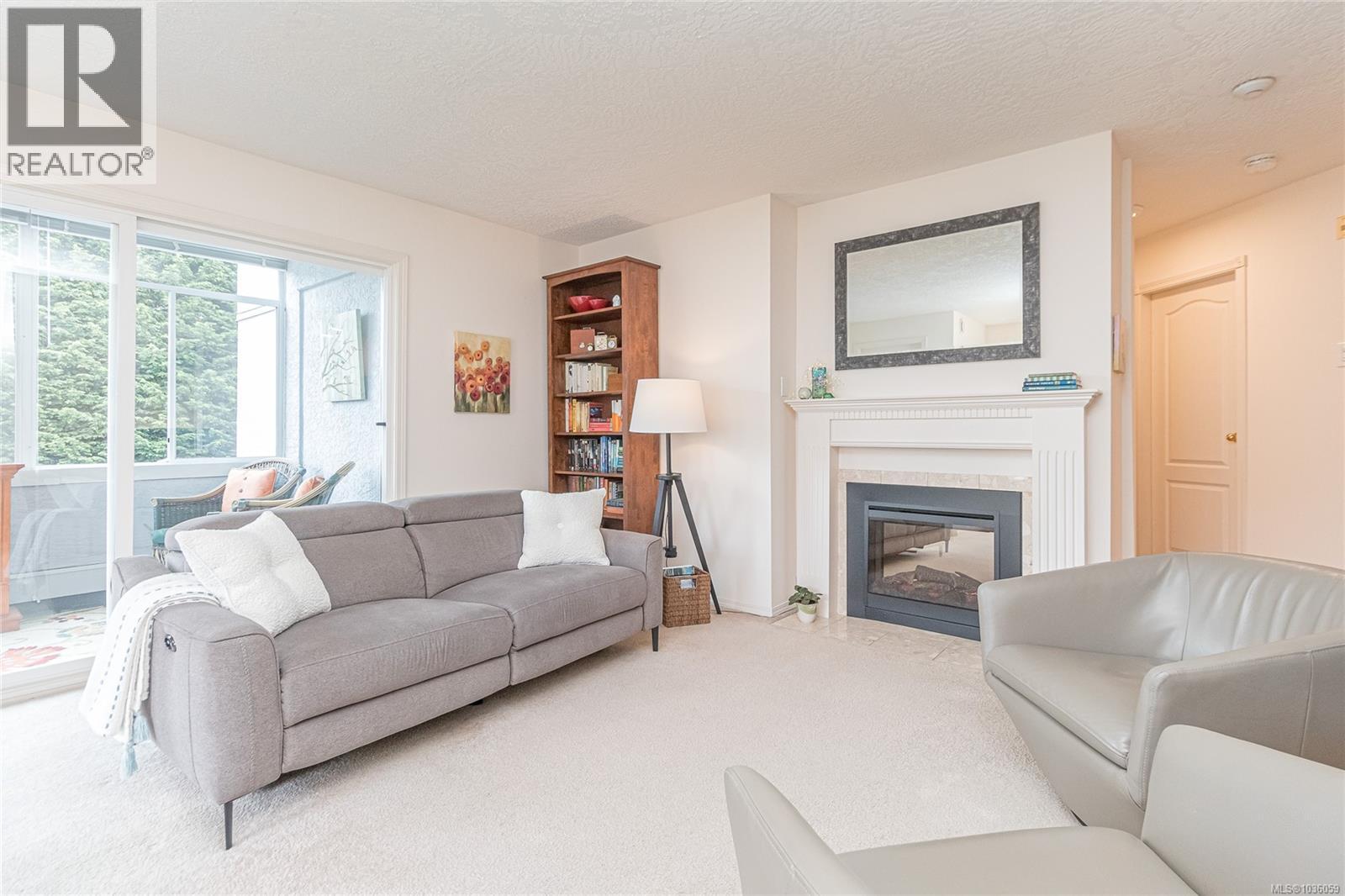 #208 3931 Shelbourne St - 1