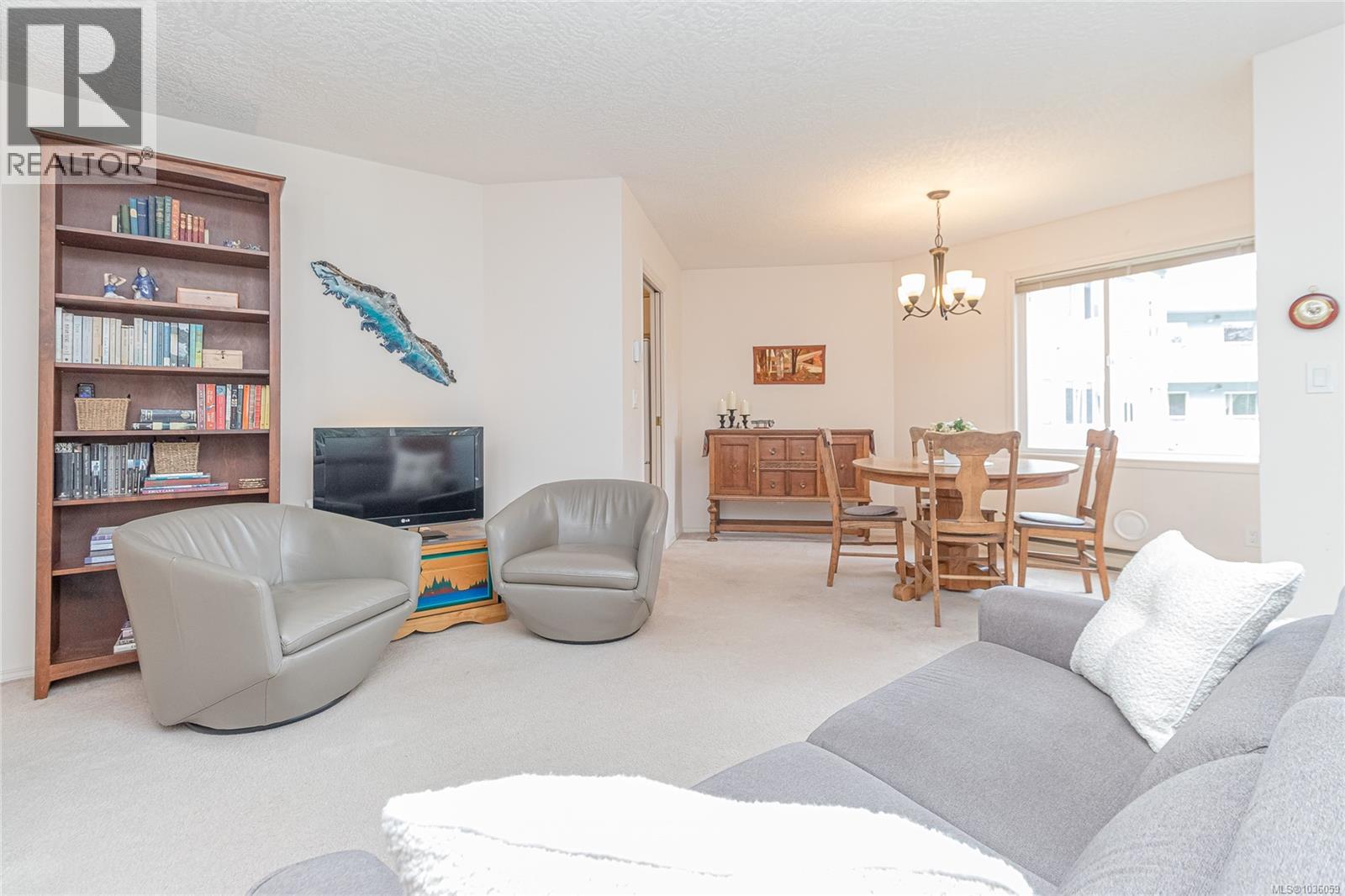 208 3931 Shelbourne Street, Saanich