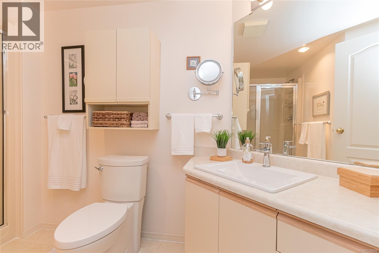 #208 3931 Shelbourne St - 21