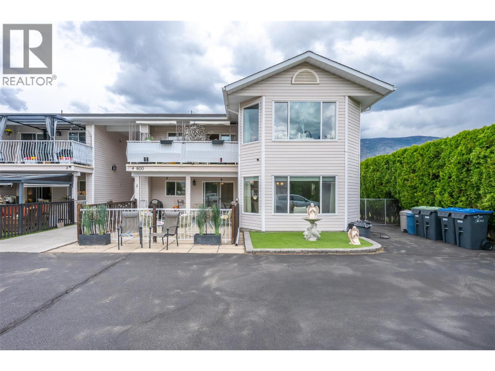 800 Merlot Avenue Unit# 2, Oliver