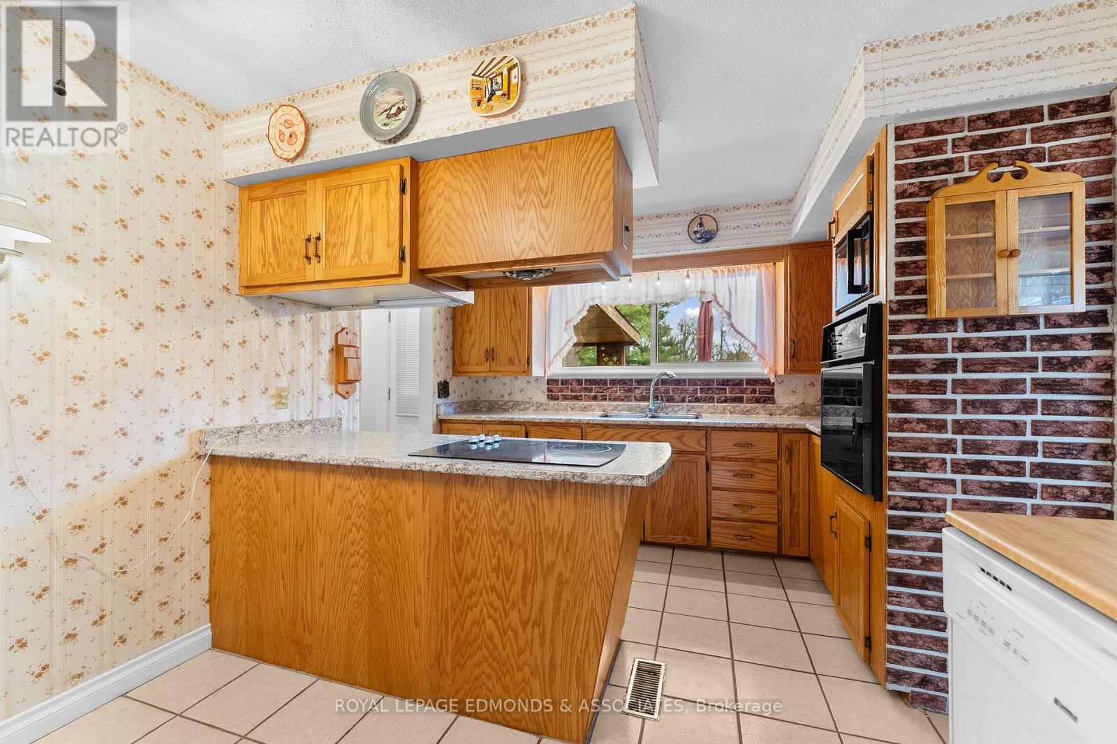 499 BOUNDARY ROAD E - 17