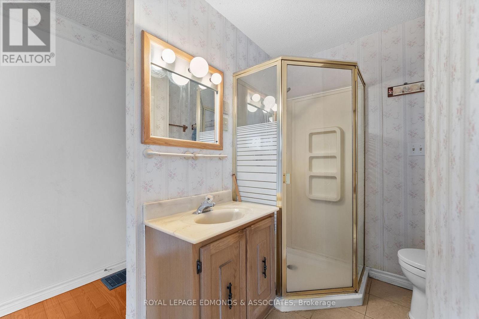 499 BOUNDARY ROAD E - 22