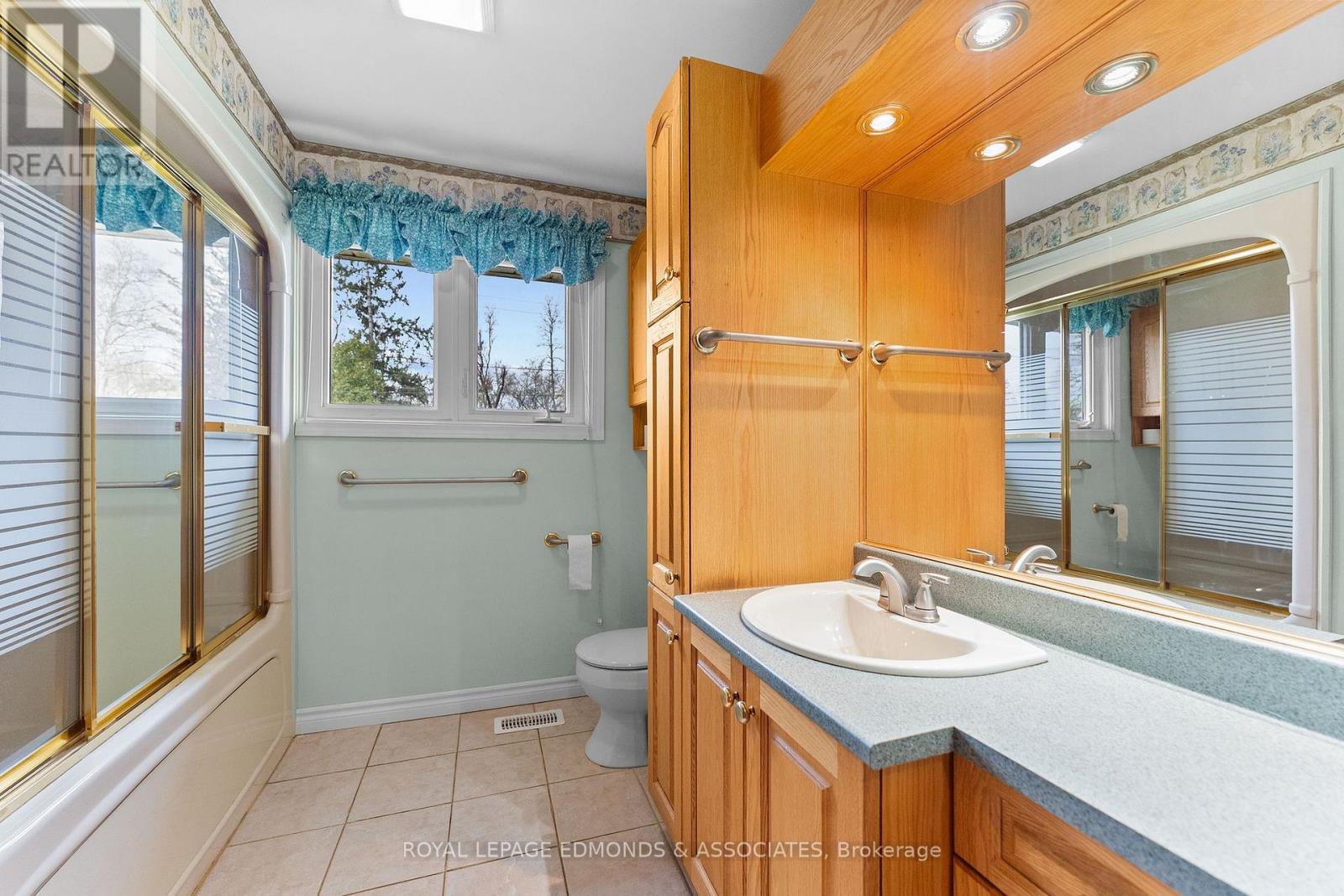 499 BOUNDARY ROAD E - 24