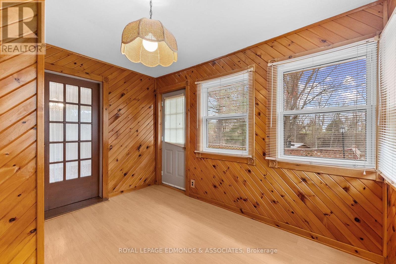 499 BOUNDARY ROAD E - 25