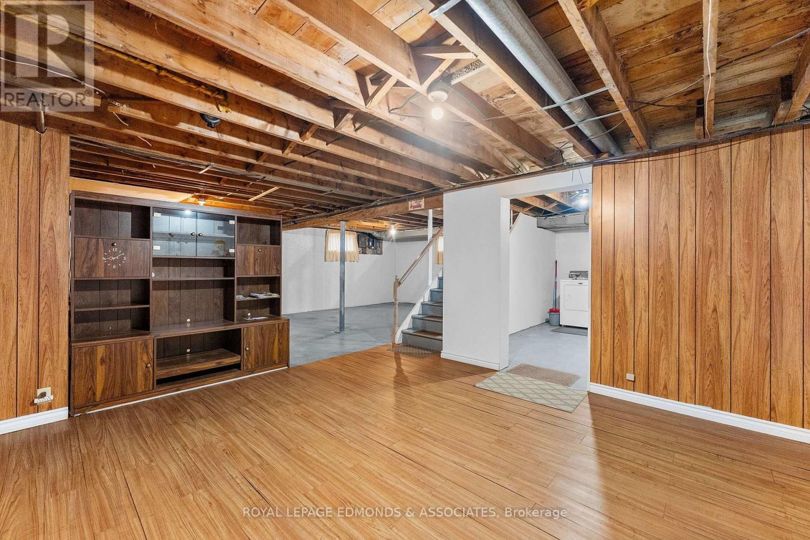 499 BOUNDARY ROAD E - 27