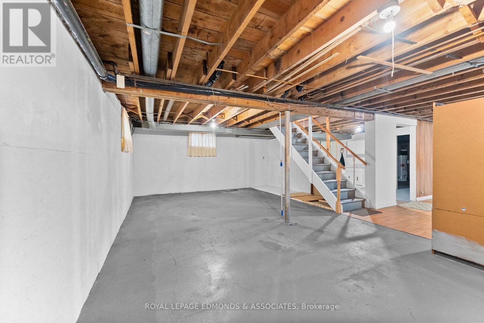 499 BOUNDARY ROAD E - 28