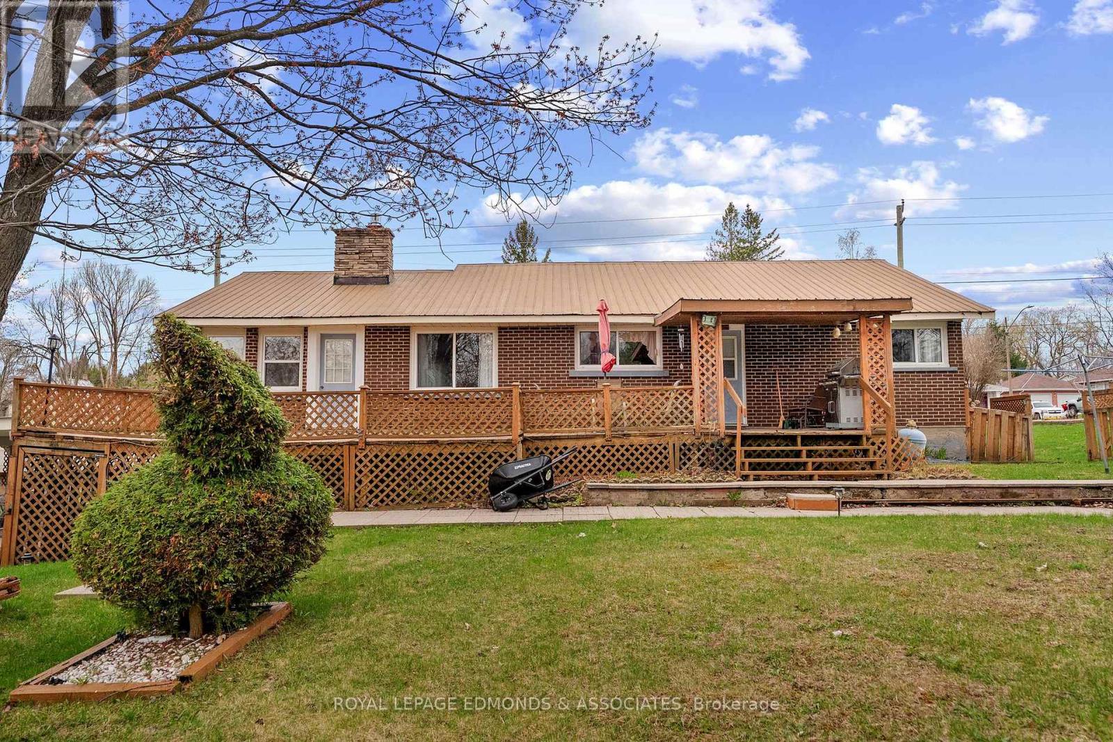 499 BOUNDARY ROAD E - 36