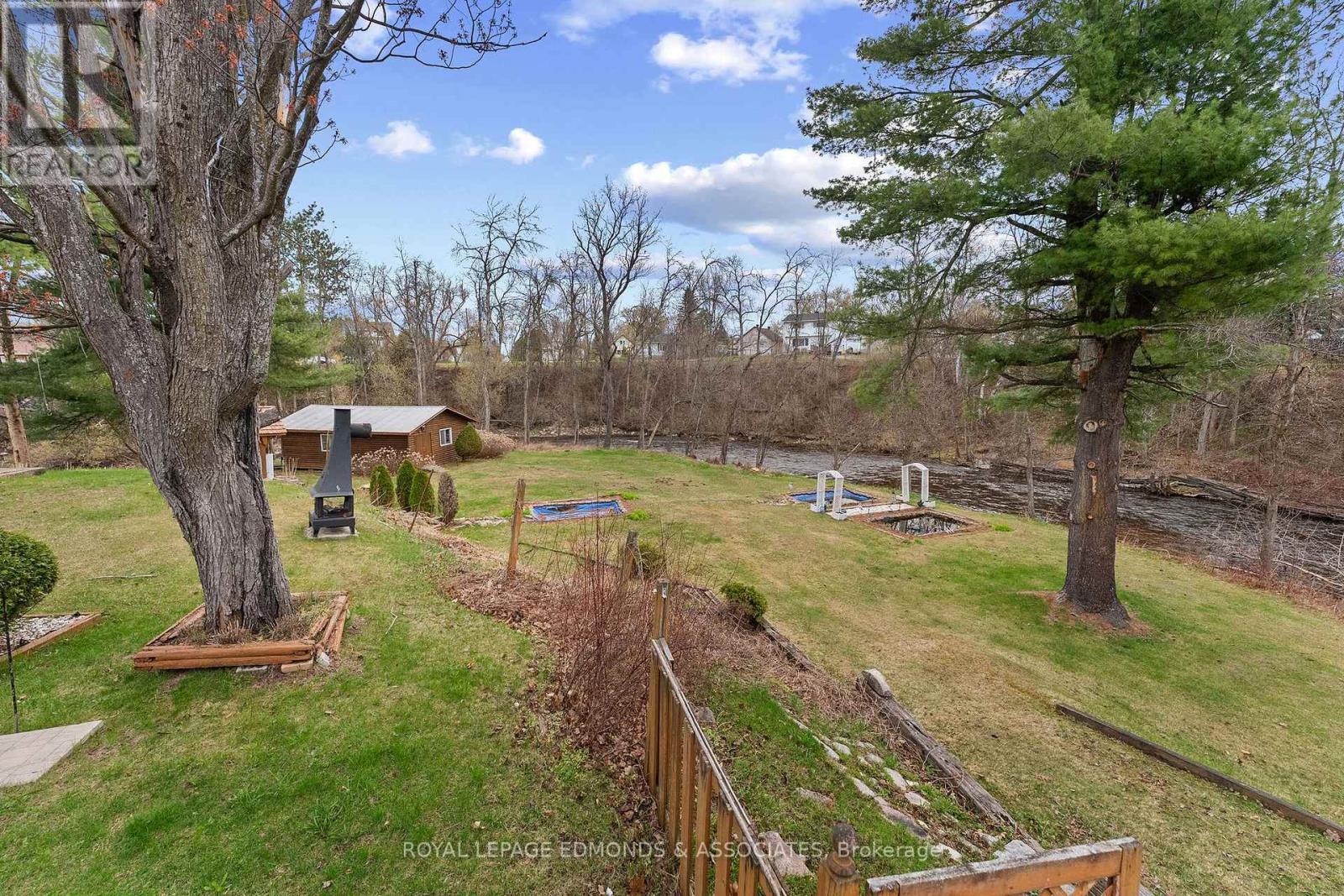 499 BOUNDARY ROAD E - 41