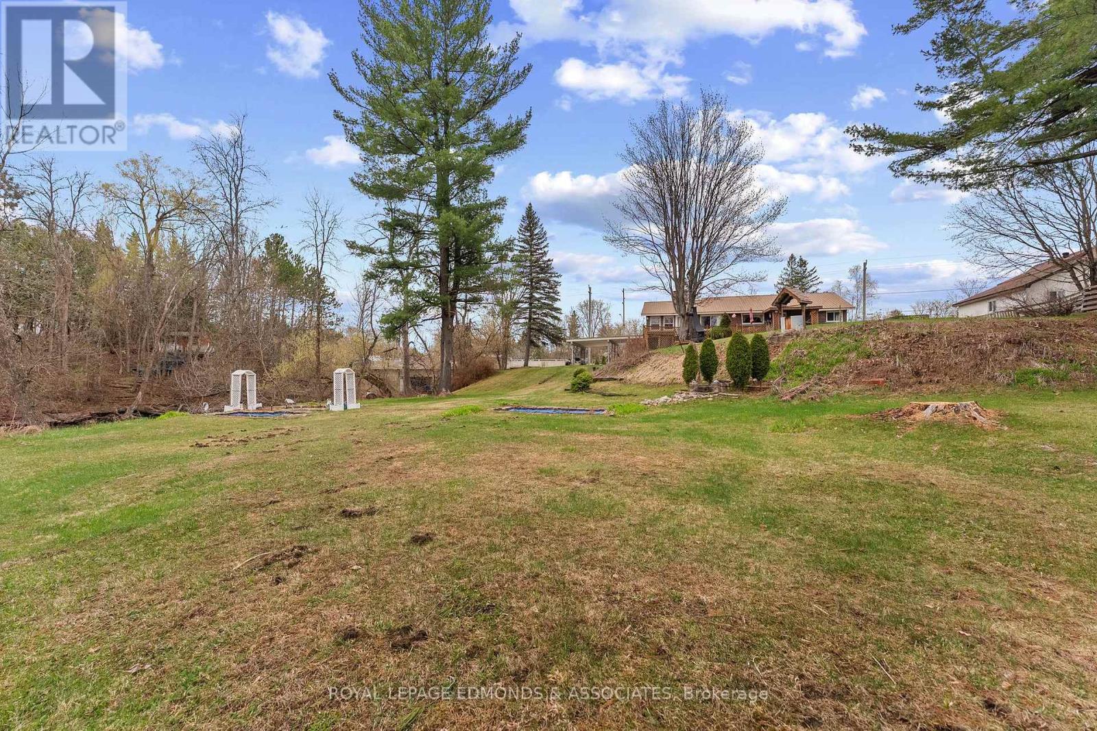 499 BOUNDARY ROAD E - 43