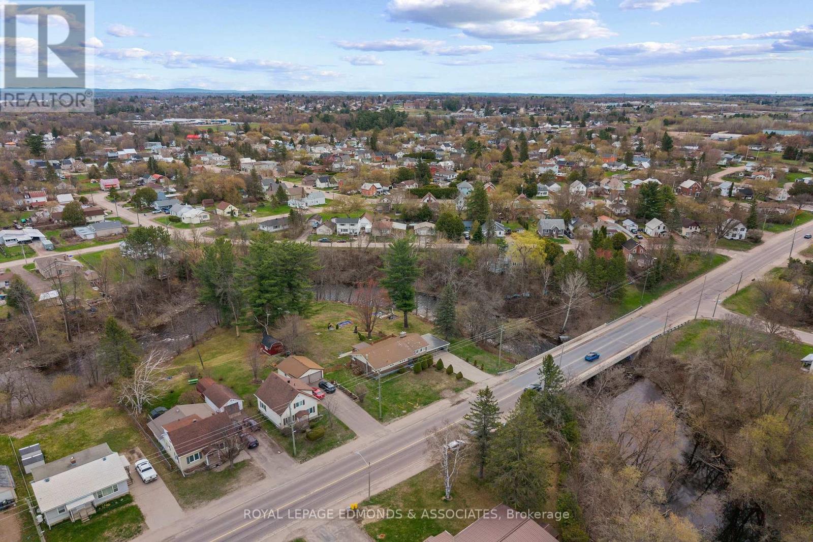 499 BOUNDARY ROAD E - 46