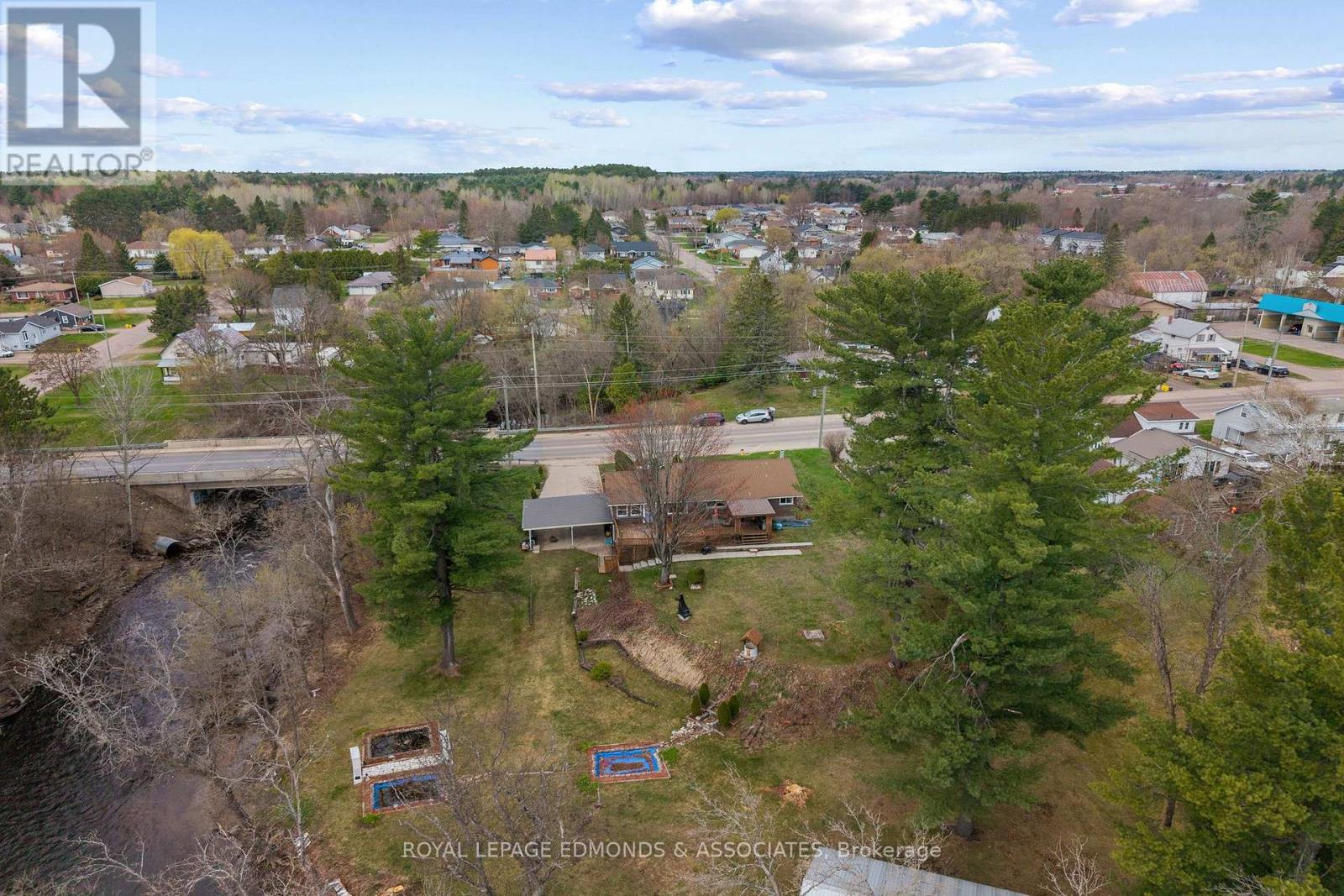 499 BOUNDARY ROAD E - 5
