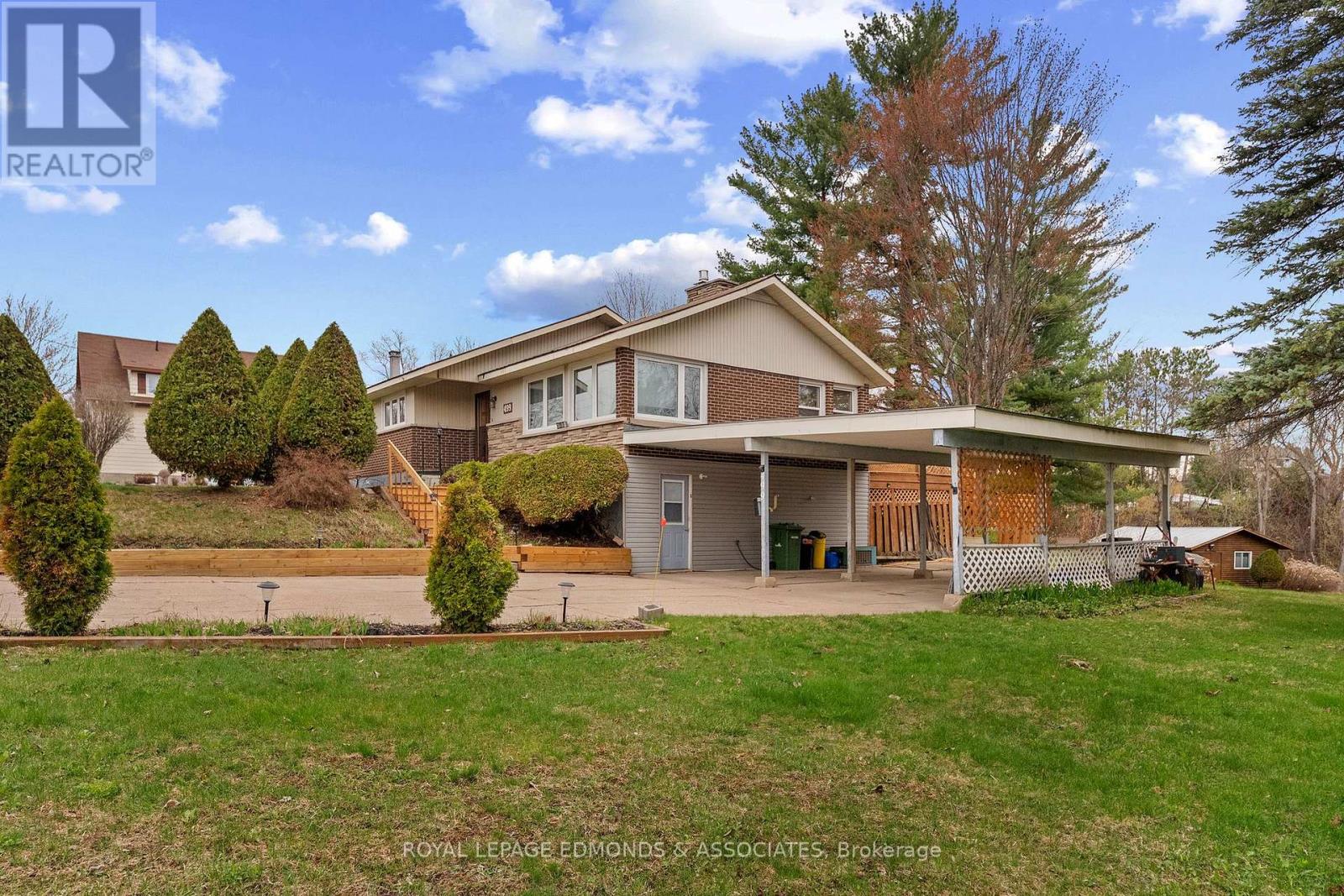 499 BOUNDARY ROAD E - 6