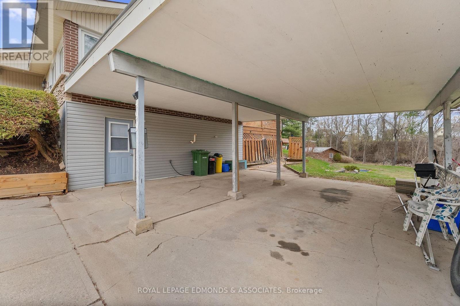 499 BOUNDARY ROAD E - 7