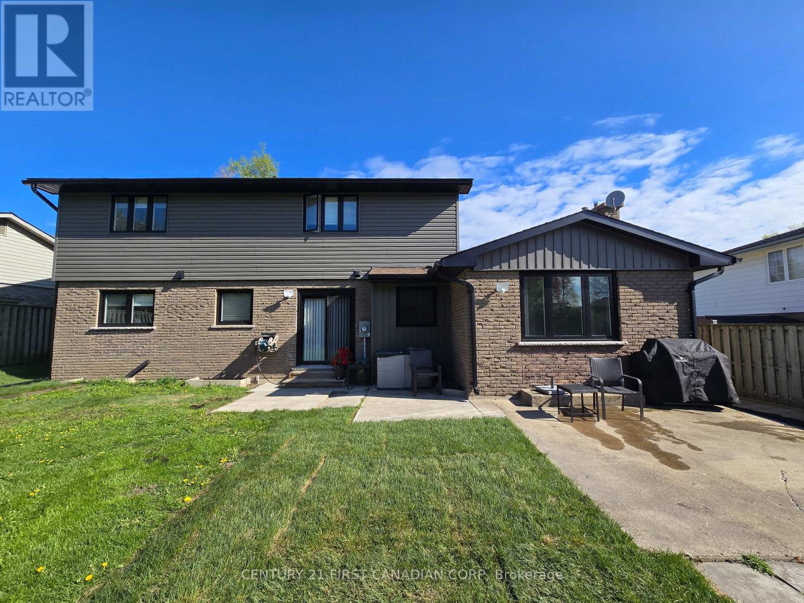 123 HILLSMOUNT CRESCENT - 43