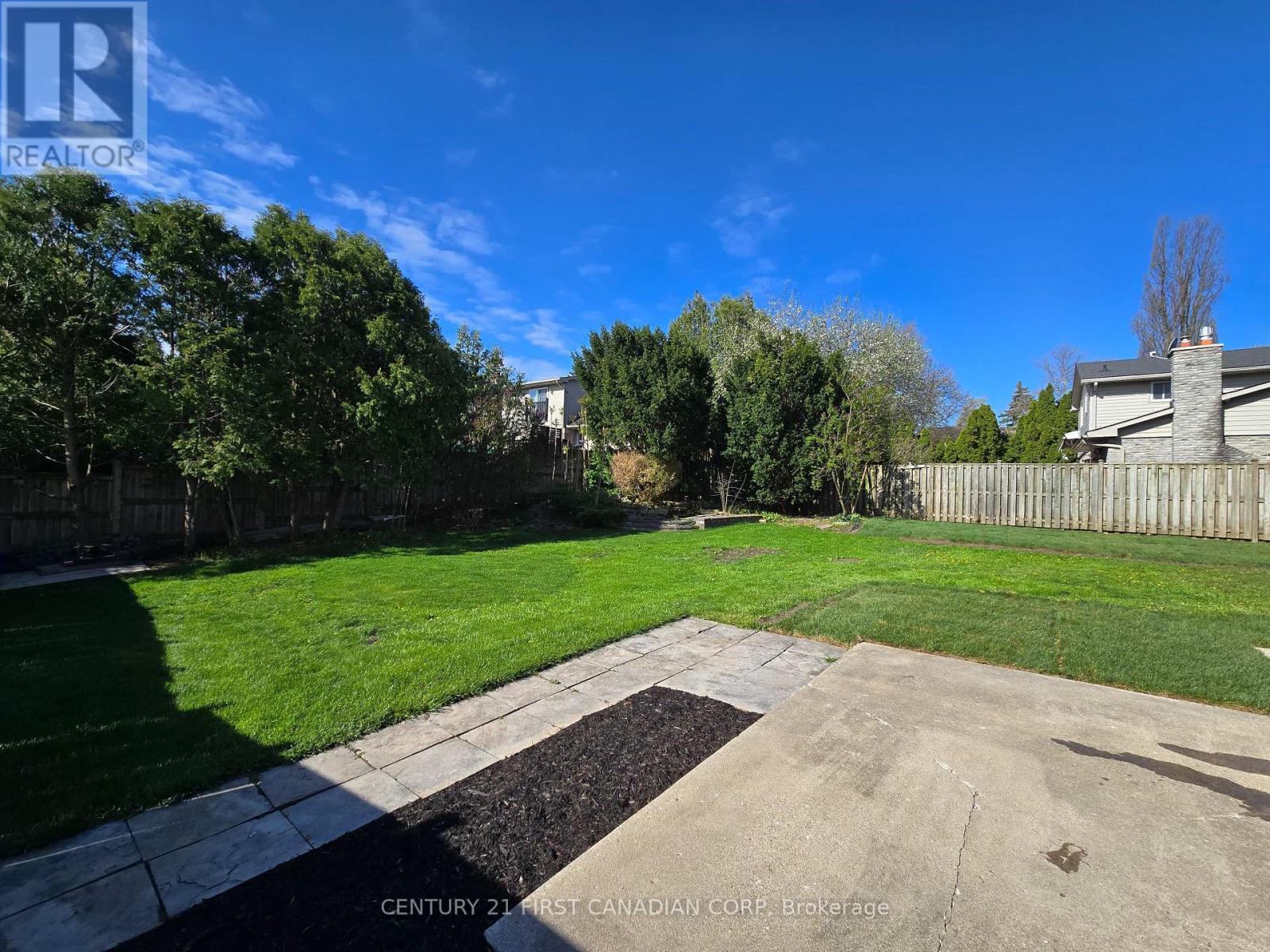123 HILLSMOUNT CRESCENT - 48