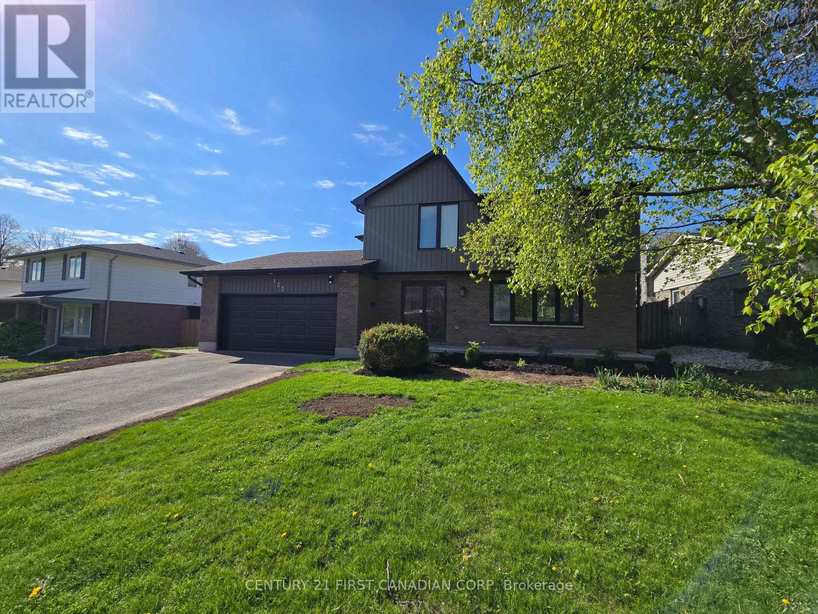 123 HILLSMOUNT CRESCENT - 4
