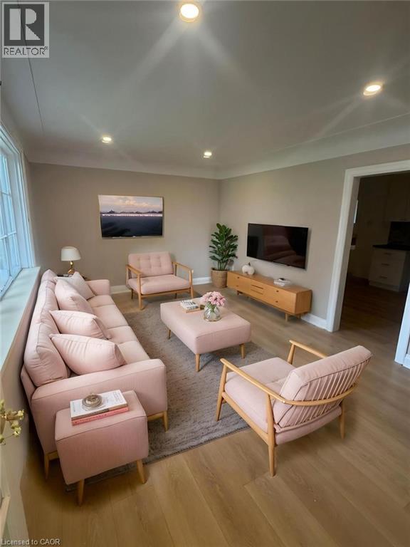 33 STONE CHURCH Road W, Hamilton, Ontario, L9B1A1 — Photo 2