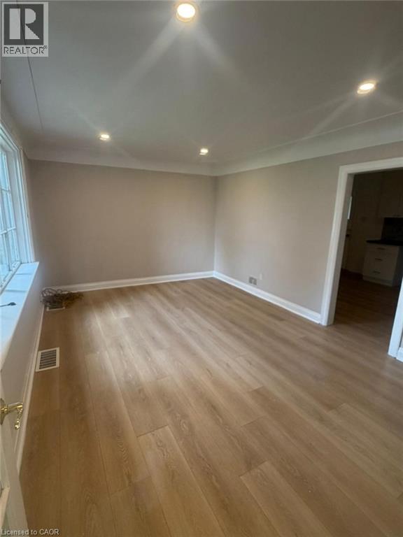 33 STONE CHURCH Road W, Hamilton, Ontario, L9B1A1 — Photo 3