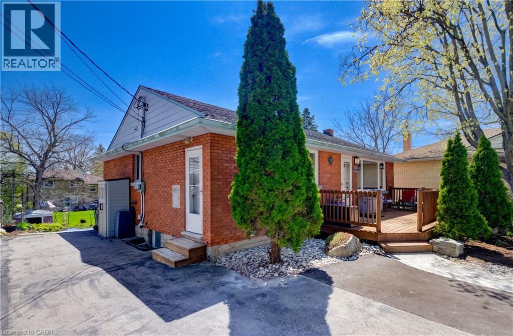 251 SHELDON Avenue N - 3