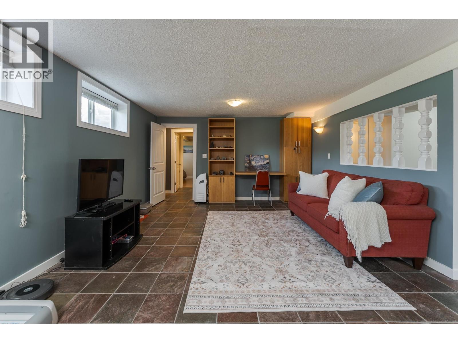 1126 STIRLING DRIVE - 24