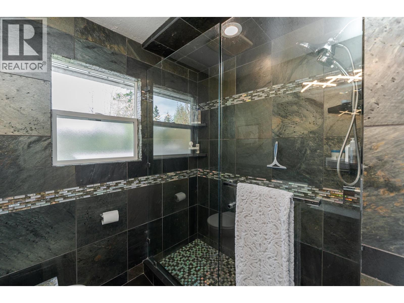 1126 STIRLING DRIVE - 21