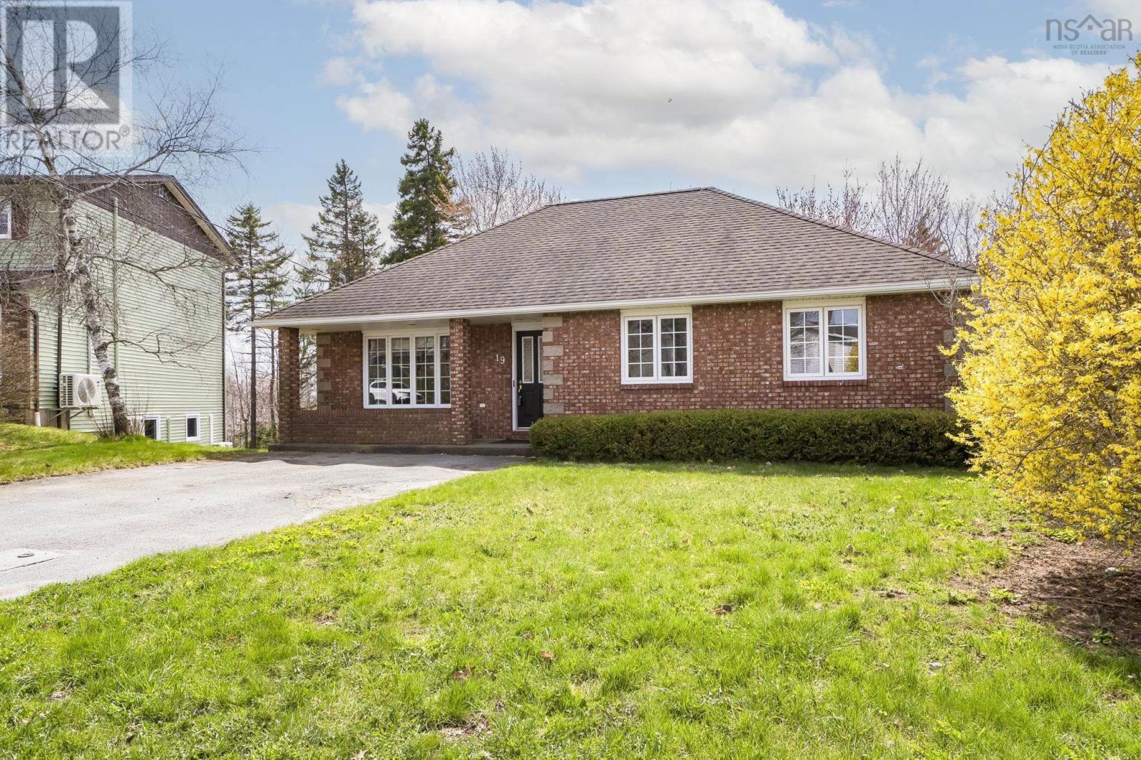 Property photo of 19 Columbo Drive