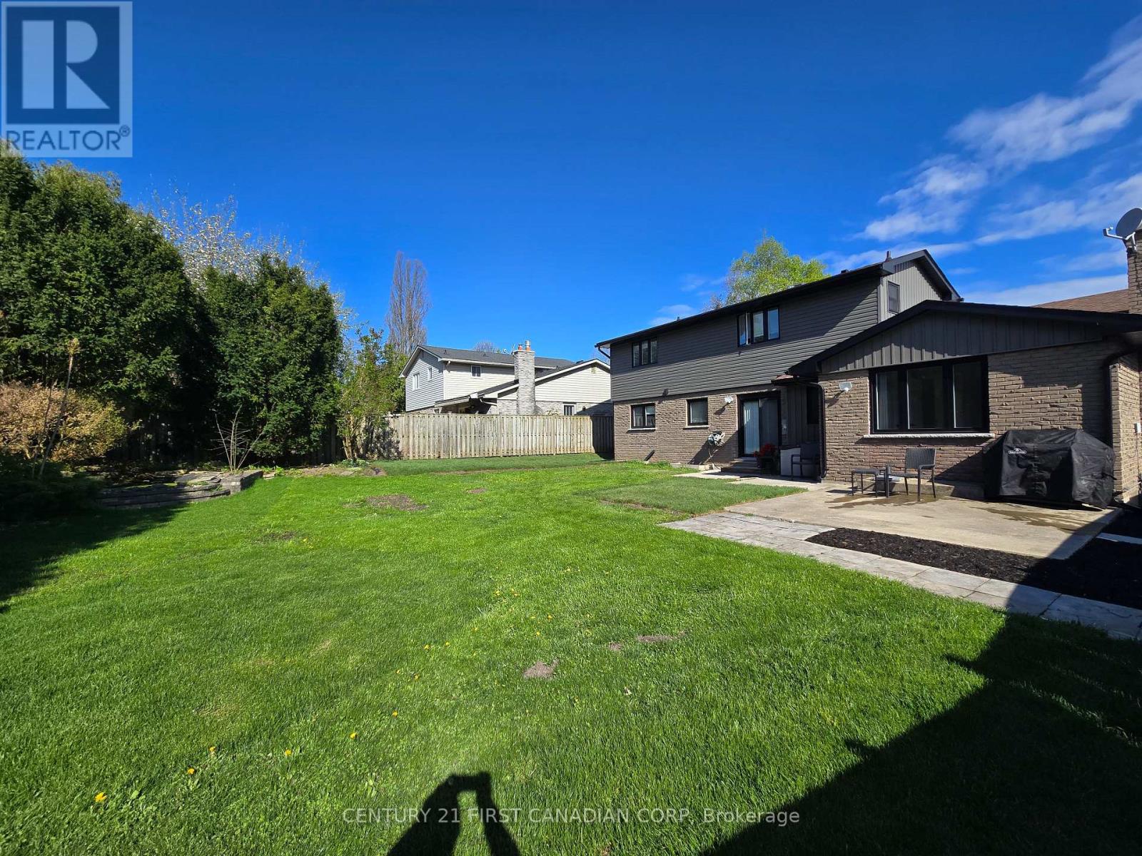 123 HILLSMOUNT CRESCENT - 45