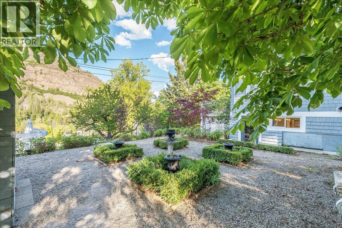 102 Ritchie Avenue - 70