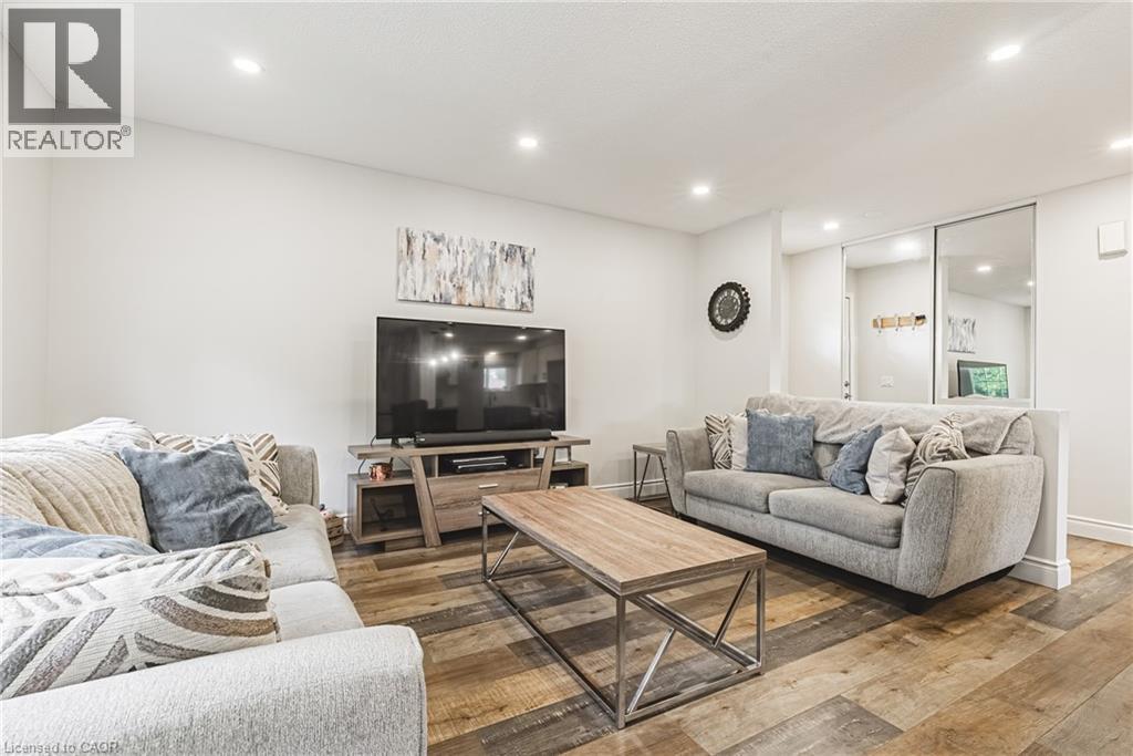 16 APEX Court, Stoney Creek, Ontario, L8J1J2 — Photo 5