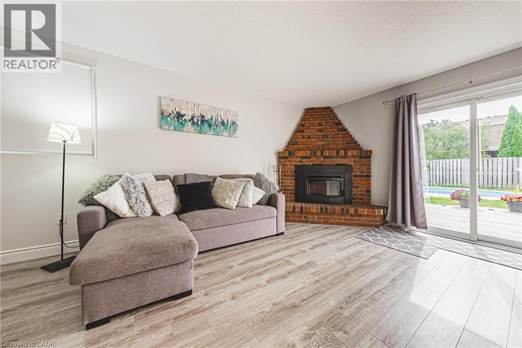 16 APEX Court, Stoney Creek, Ontario, L8J1J2 — Photo 2