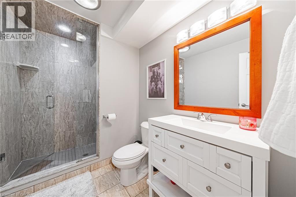 16 APEX Court, Stoney Creek, Ontario, L8J1J2 — Photo 3