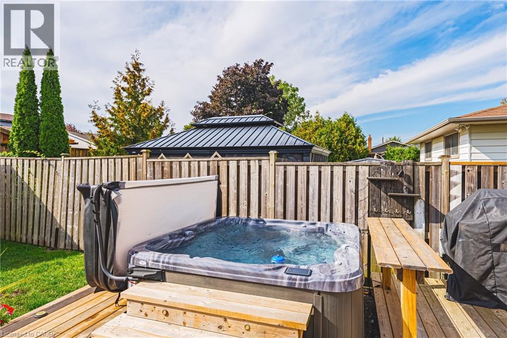 16 APEX Court, Stoney Creek, Ontario, L8J1J2 — Photo 18