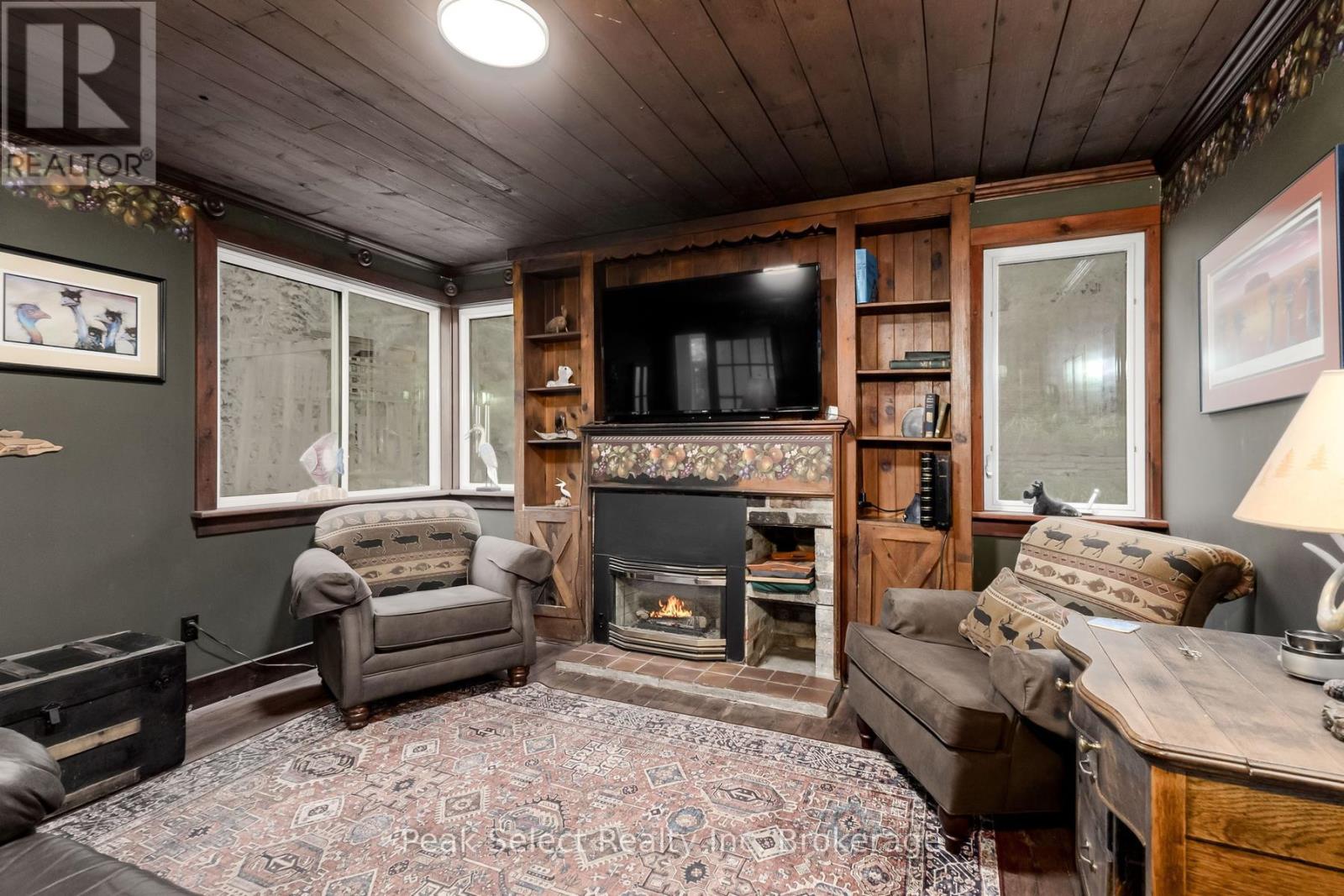 229 STATION STREET - 17