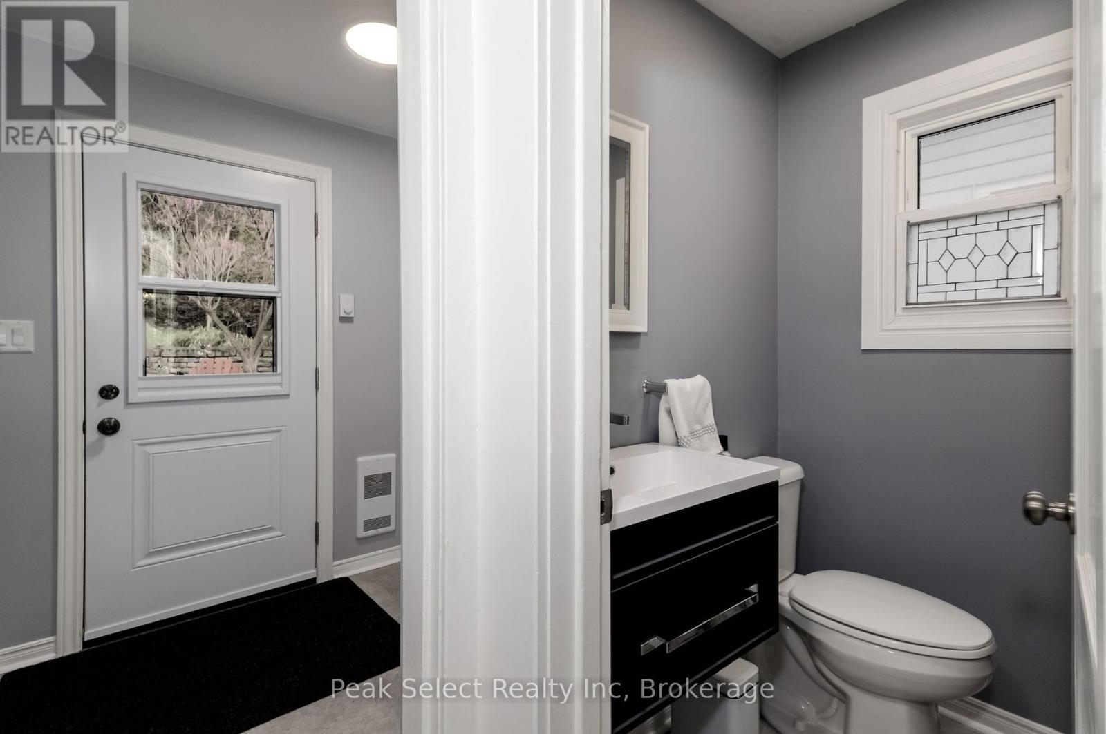 229 STATION STREET - 23
