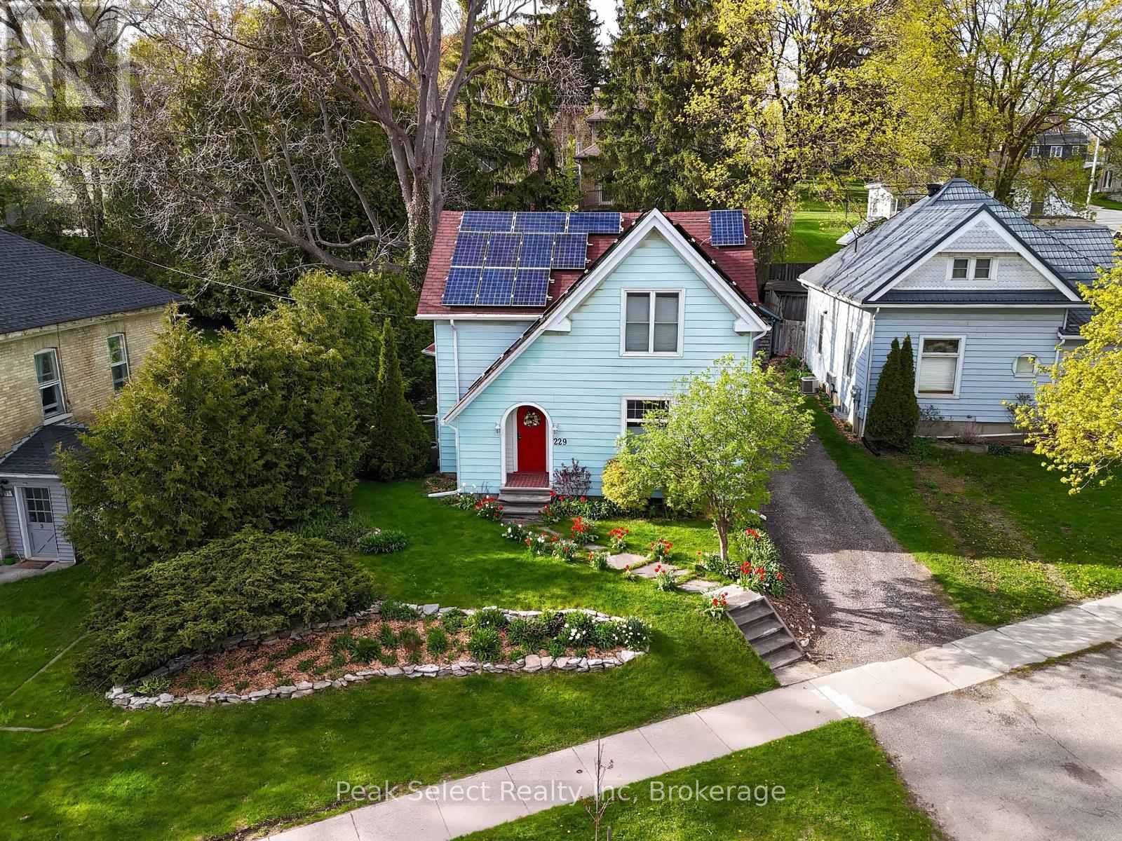 229 STATION STREET - 4