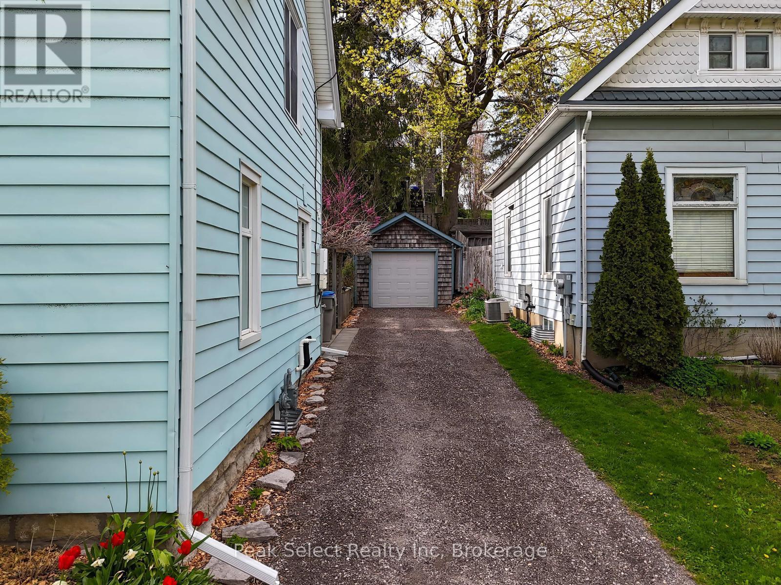 229 STATION STREET - 40