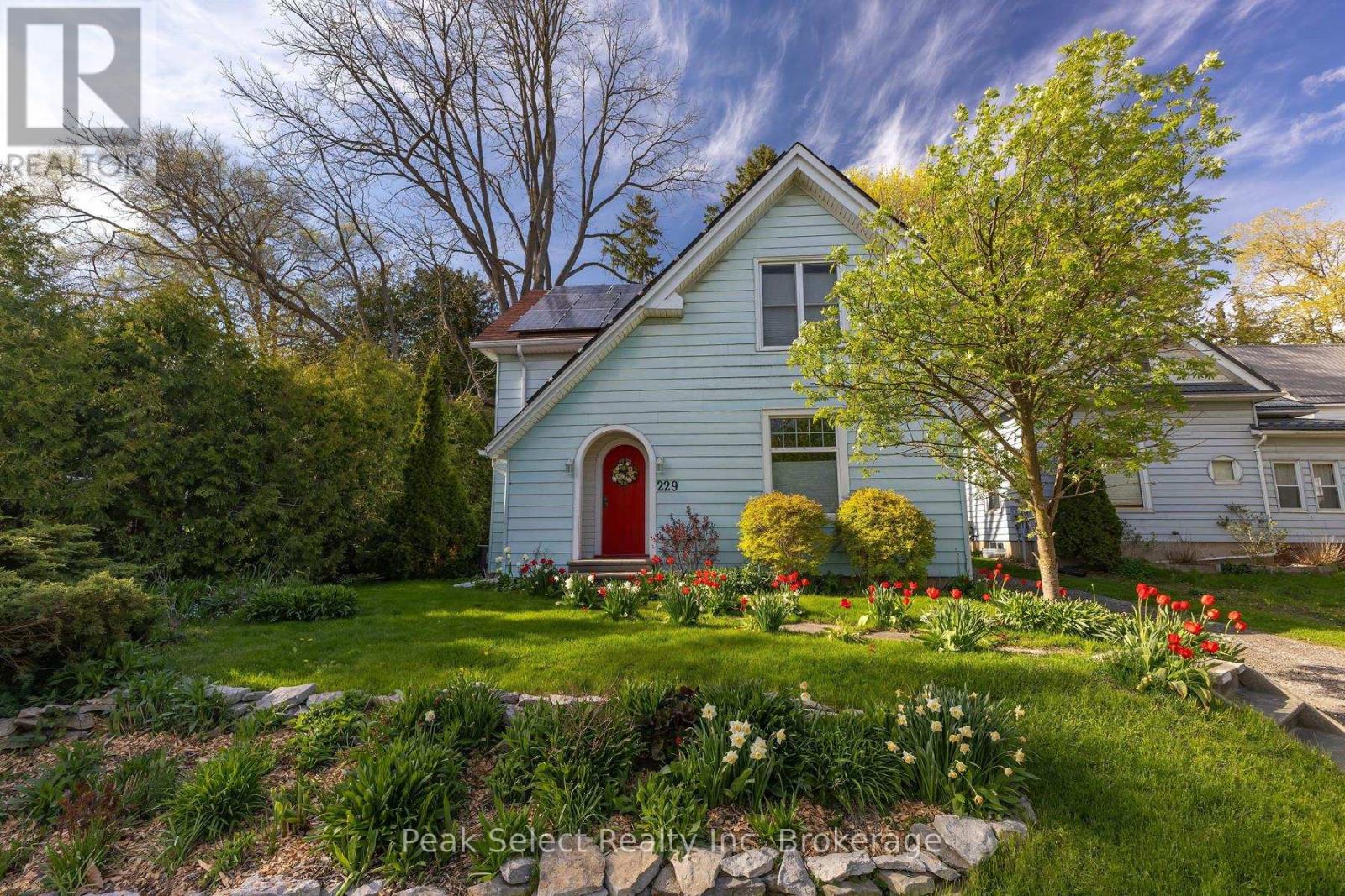 229 STATION STREET - 6