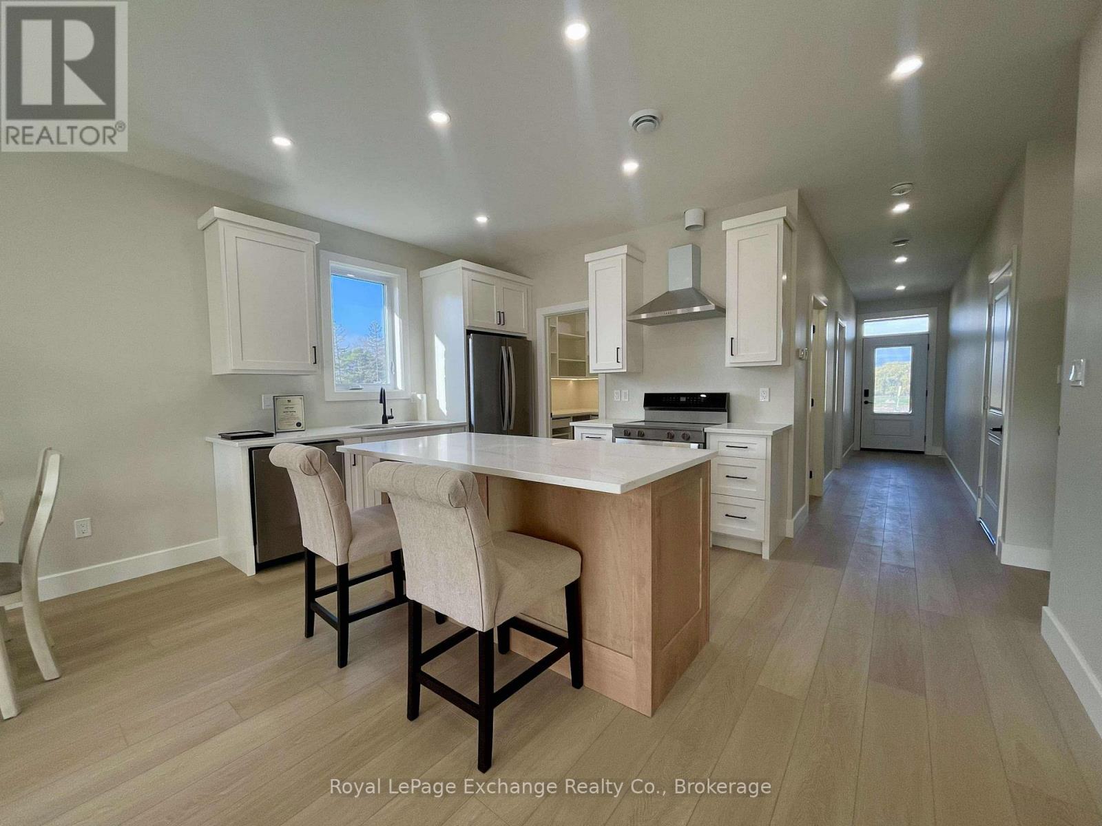 20 MERCEDES CRESCENT - 6