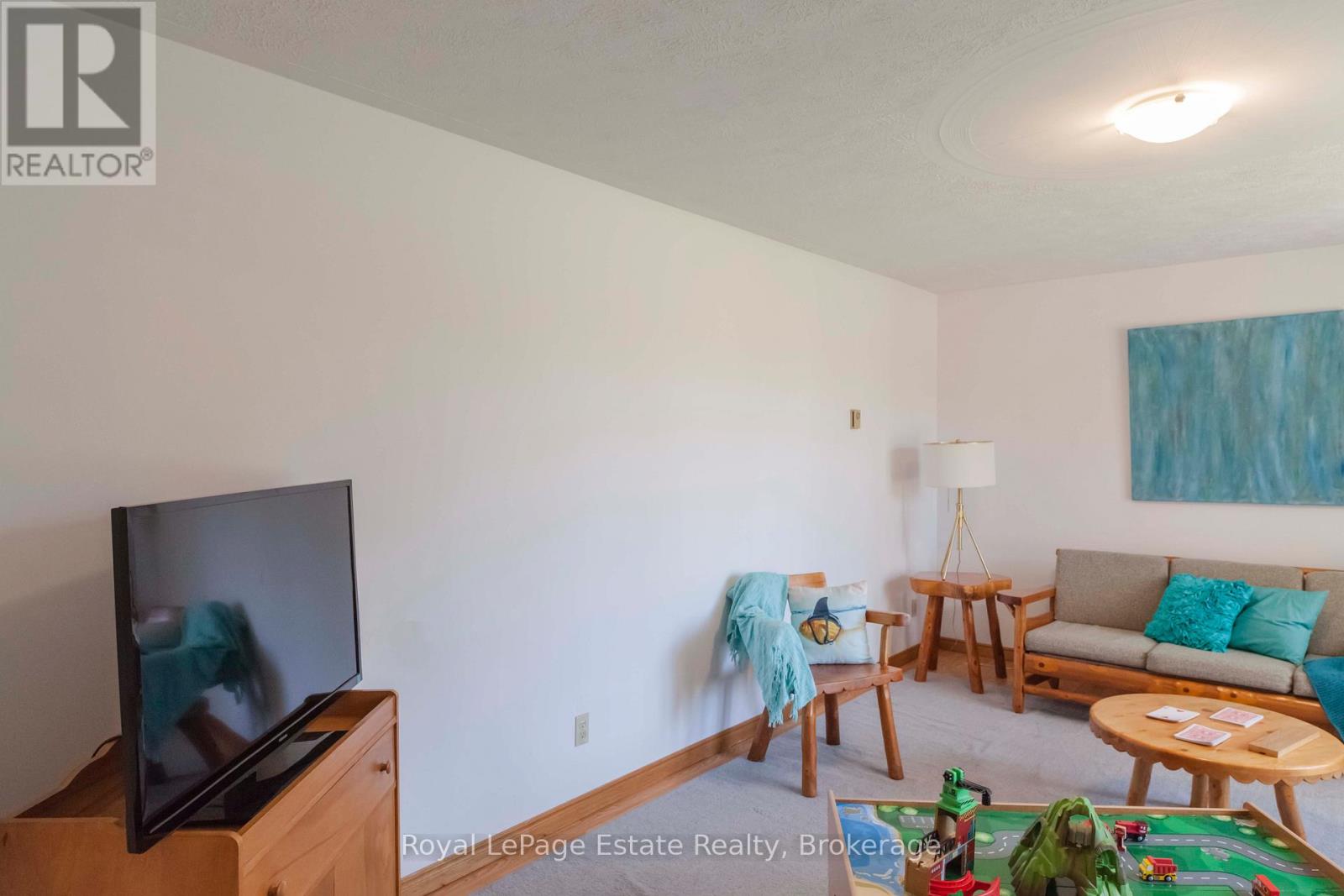 58 GRAHAM CRESCENT - 12