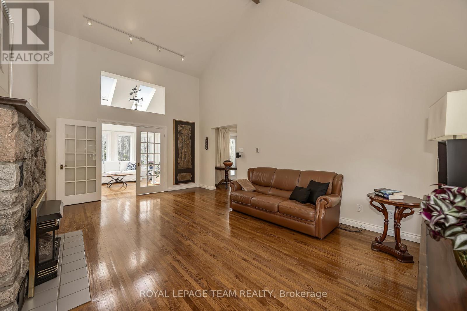28 SPRING CRESS DRIVE - 19