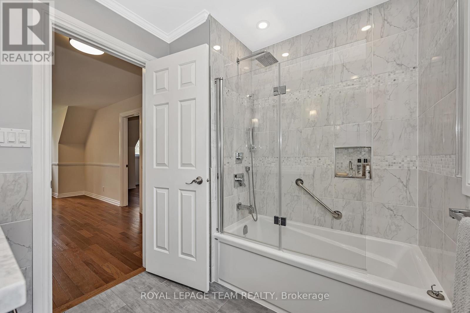 28 SPRING CRESS DRIVE - 33