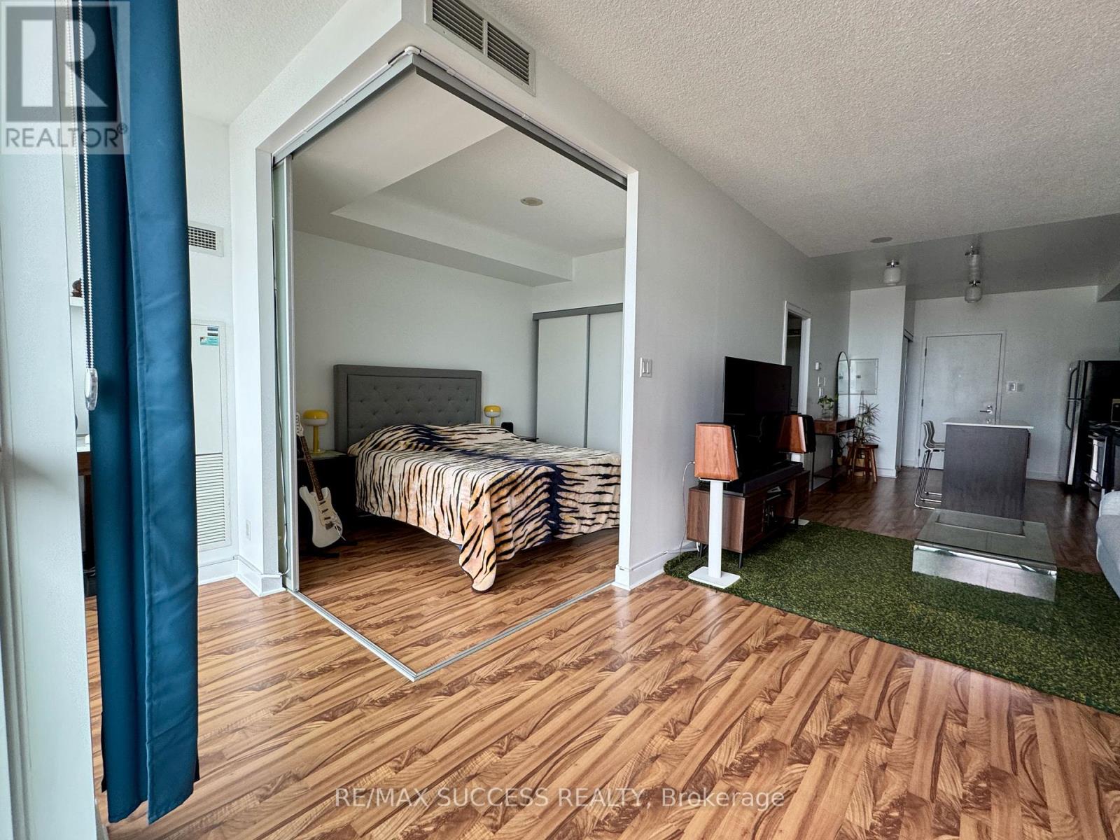 Listing photo of 1605 - 1171 QUEEN STREET W