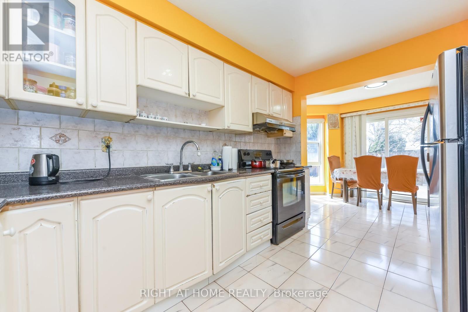 379 WALLENBERG CRESCENT - 17