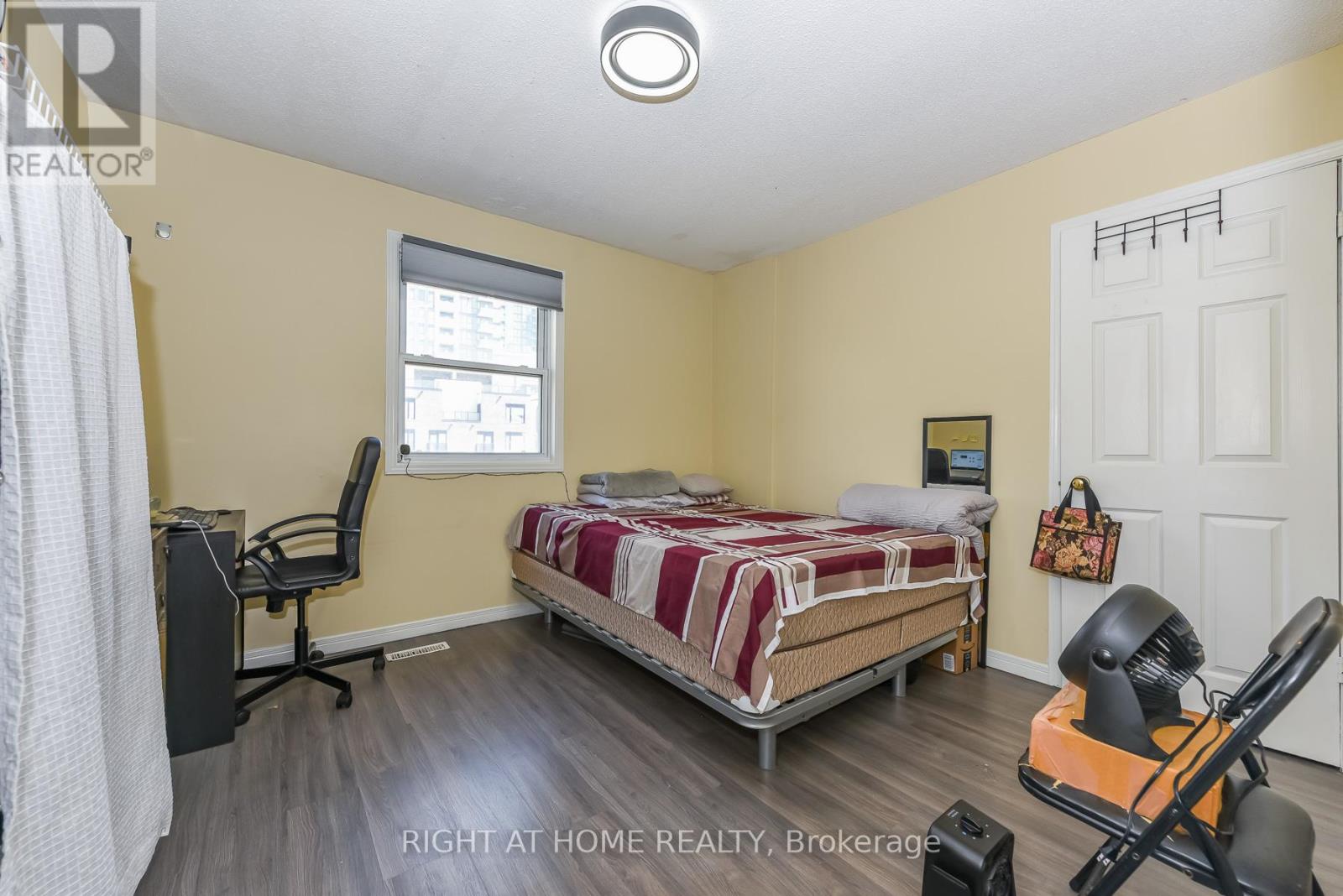 379 WALLENBERG CRESCENT - 32