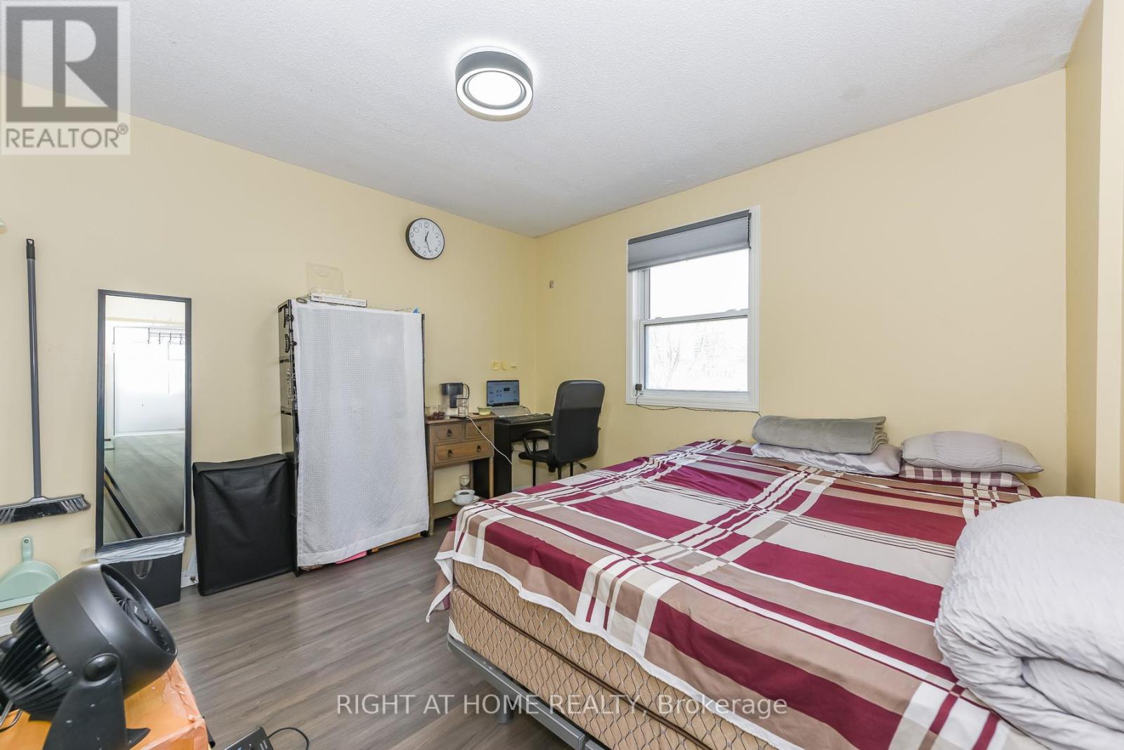 379 WALLENBERG CRESCENT - 33