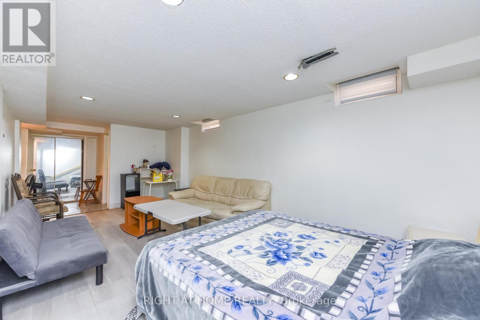 379 WALLENBERG CRESCENT - 34