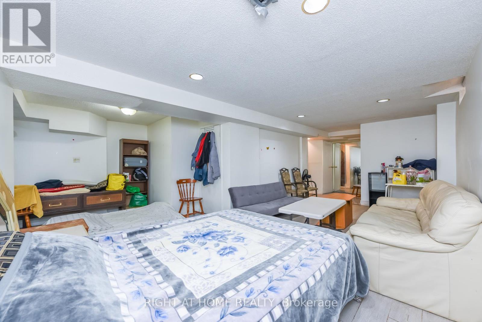 379 WALLENBERG CRESCENT - 35