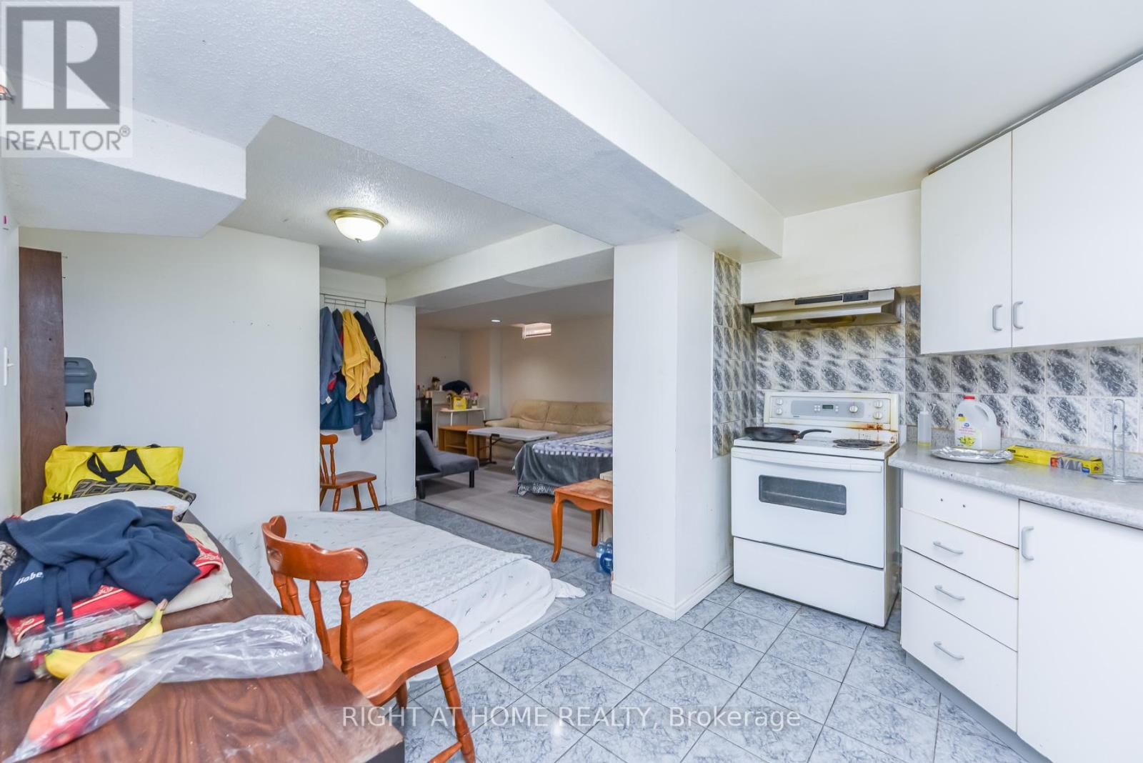 379 WALLENBERG CRESCENT - 36