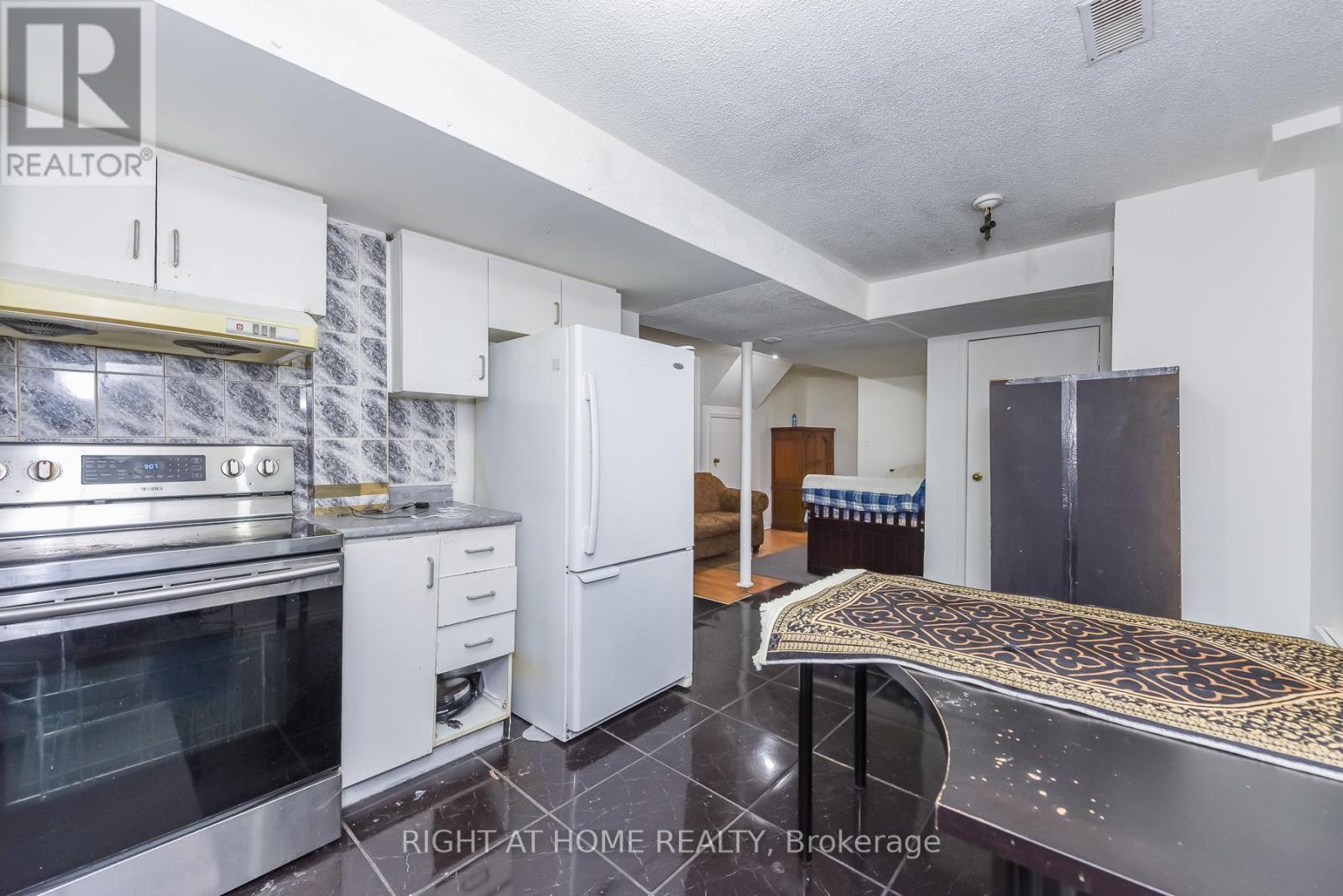 379 WALLENBERG CRESCENT - 38
