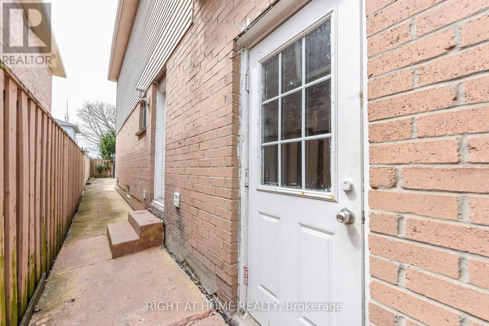 379 WALLENBERG CRESCENT - 39